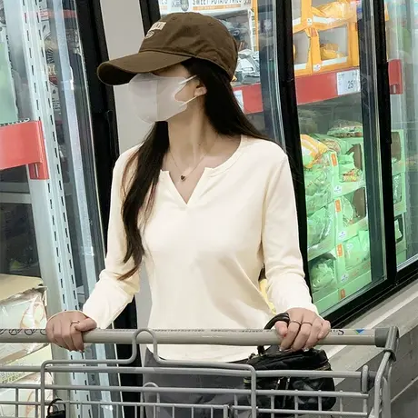 KWV真维斯短款正肩长袖t恤2025新款女秋季小个子修身v领内搭上衣图片