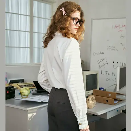 a02【都市风】设计感半开门襟2025春下摆不规则斜裁上衣女式衬衫商品大图