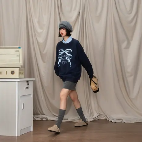 YEP蝴蝶结印花圆领卫衣女早秋新款宽松插肩袖套头无帽初秋上衣潮商品大图