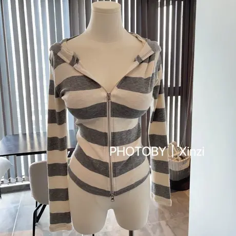 现货~韩国东大门秋冬新款连帽针织罩衫修身运动毛衫外套商品大图