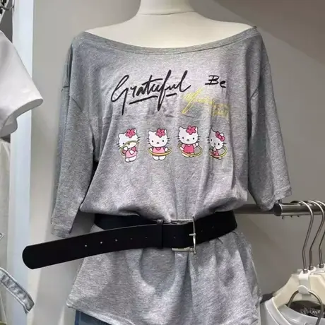 十三行2025夏季新款韩版KT猫字母印花减龄斜领露肩短袖T恤配腰带图片