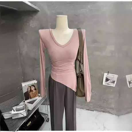 纯欲百搭～纯色V领修身长袖T恤打底衫女不规则上衣简约内搭新款图片