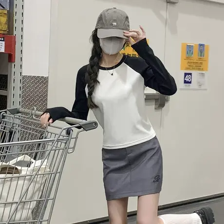 KWV真维斯长袖t恤2025新款女秋季显瘦修身美式设计感短款上衣图片