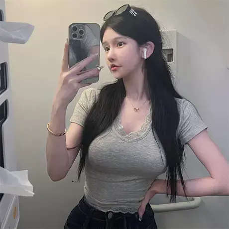 花边蕾丝拼接V领紧身纯色短袖T恤女夏季性感纯欲修身显瘦短款上衣商品大图