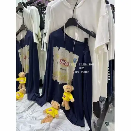 韩国东大门夏季新款慵懒风可爱印花斜领露肩长袖防晒T恤女配公仔商品大图