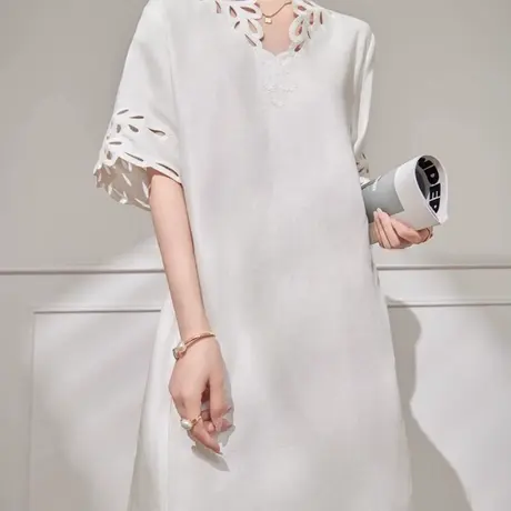 爵莱菲大码法式气质轻奢简约镂空设计感连衣裙2025夏季新款休闲图片