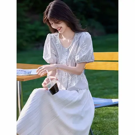 时尚气质短袖衬衫2025年夏季新款刺绣V领收腰显瘦温柔泡泡袖上衣商品大图