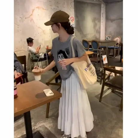 卡通夏日ootd圆领穿搭灰色印花短袖t恤女2025新款独特漂亮的上衣商品大图