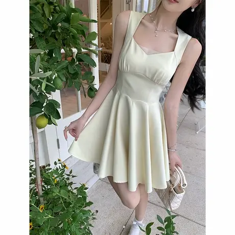 韩语琳 7/08 浅黄色吊带连衣裙2025新款收腰显瘦气质千金百褶短裙商品大图