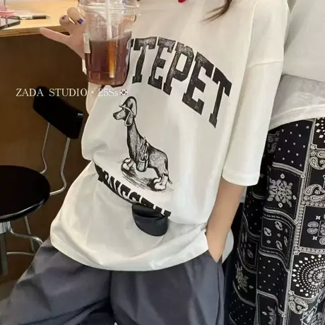 韩版2025夏季新款卡通字母印花一字领短袖宽松休闲百搭上衣T恤女图片