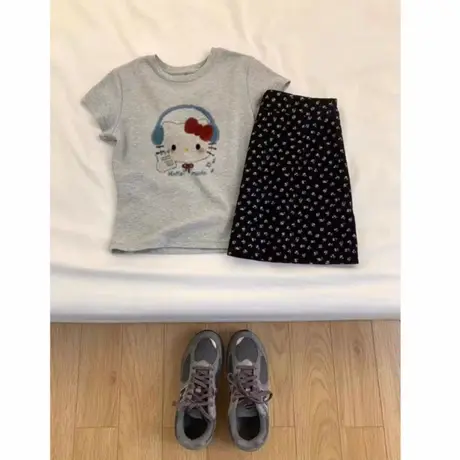 卡通韩版灰色t恤女2025新款夏季百搭减龄正肩小个子短款上衣小众商品大图