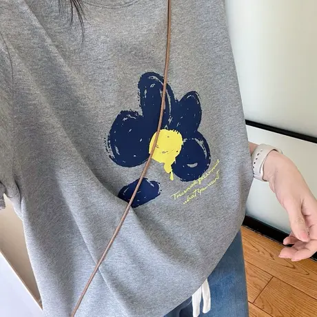 韩系女装圆领短袖T恤女春夏新款花朵印花减龄显瘦灰色上衣打底衫商品大图