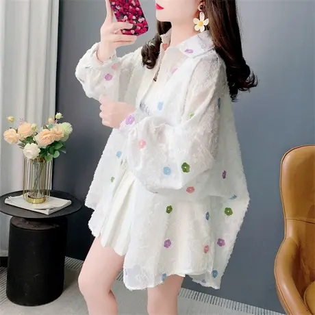 设计感刺绣小花长袖防晒衬衫女春季2025年新款宽松超好看洋气上衣图片