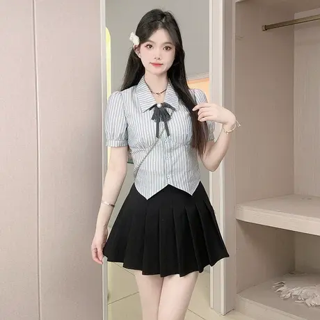 2025新款学院风女装蝴蝶结条纹短袖衬衫夏季褶皱设计感泡泡袖衬衣图片
