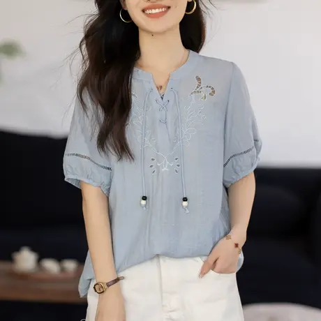 短袖衬衫女夏季新款加大码女装宽松中年妈妈洋气镂空V领休闲衬衣图片