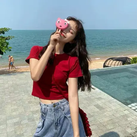 红色正肩短袖t恤女夏季小众设计感2025新款短款紧身甜辣妹小上衣图片