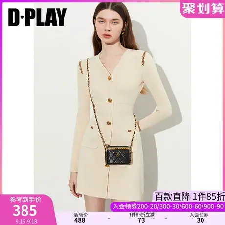 DPLAY【黑标】2023秋新款优雅奶油杏V领修身金属扣链条针织连衣裙图片