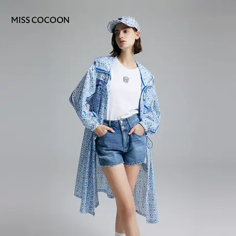 COCOON可可尼 商场同款夏季蓝色团花图案长款户外运动风上衣商品大图