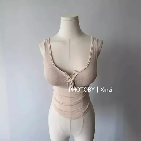 现货~韩国东大门U领紧身不规则弧形收腰背心吊带图片