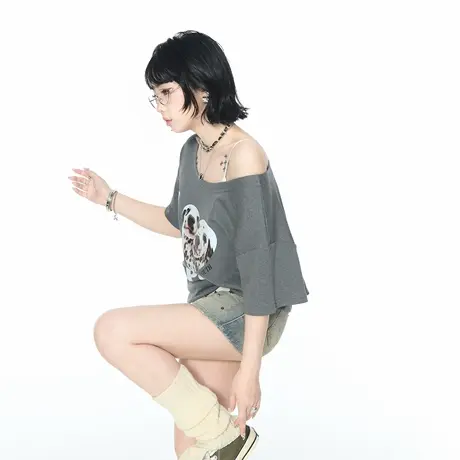 2025夏季新款一字领斜肩斑点狗印花短袖T恤女ins辣妹风宽松上衣潮图片