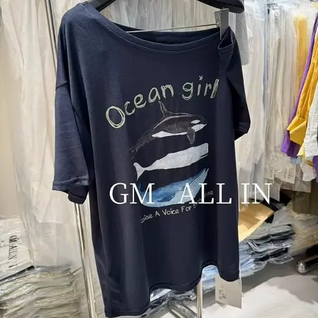 韩国东大门夏季新款时尚鲸鱼印花斜肩短袖T恤女宽松百搭露肩上衣商品大图