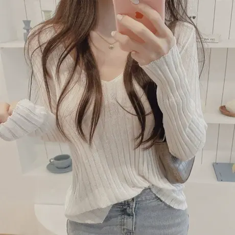 现货 韩国东大门2024夏装新款温柔奶白色yong懒大v领薄防晒针织衫商品大图