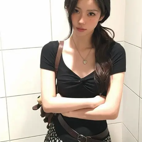 V领扭结设计感小众短袖T恤女夏季2025新款修身短款小个子正肩上衣图片