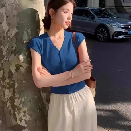 v领冰丝针织正肩短袖t恤女夏季设计感短款超好看独特漂亮开衫上衣图片