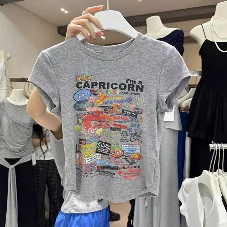2025夏季正肩设计感小众灰色彩色字母印花显瘦短袖t恤短款上衣女商品大图