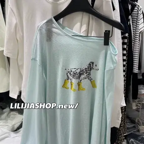 韩国东大门夏季新款时髦印花薄款斜肩长袖T恤女宽松防晒露肩上衣商品大图