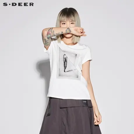 sdeer 圣迪奥 女装 休闲纯色圆领套头抽象印花短袖T恤S18280149图片