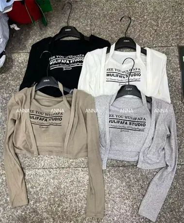 2024秋季韩版修身字母印花短款长袖开衫女+挂脖带胸垫吊带两件套图片