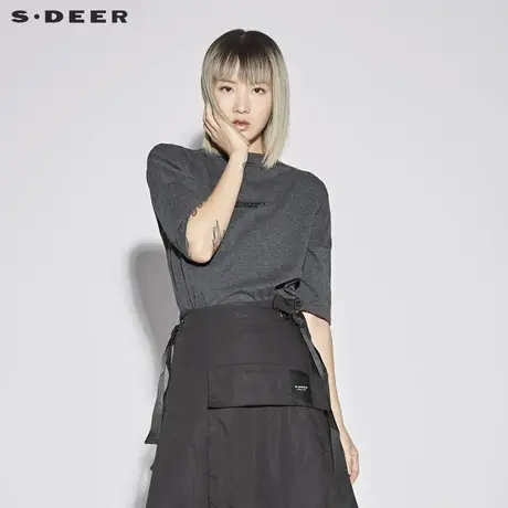 sdeer圣迪奥女装气质灰休闲字母印胶开衩摆短袖T恤S18280165图片