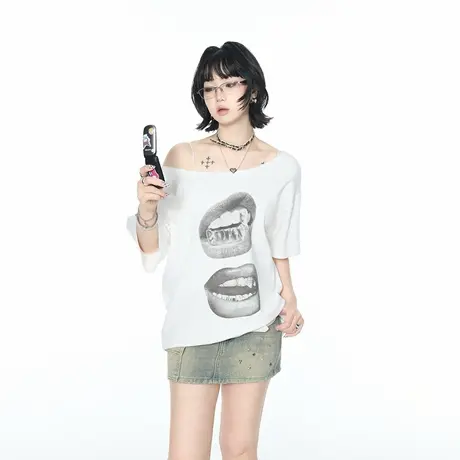 2025夏季新款美式ins辣妹风创意印花短袖T恤女宽松一字领斜肩上衣图片