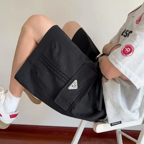 潮牌美式速干短裤男夏季2025新款宽松休闲中裤大口袋简约五分裤子图片