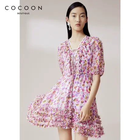 COCOON商场同款气质荷叶边裙子2023春装新款女装V领印花连衣裙女图片