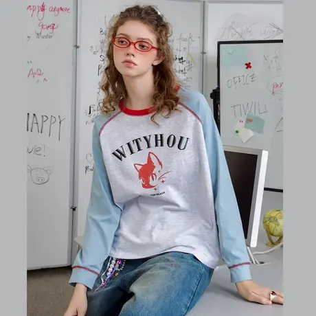 a02撞色插肩袖字母印花圆领上衣2025春季宽松百搭休闲风女式T恤图片