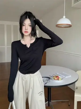 2024年新款v领短款上衣紧身辣妹长袖t恤内搭打底衫女秋冬季高级感图片