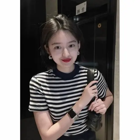 冰丝针织条纹正肩短袖t恤女2025新款夏季韩系设计感修身短款上衣图片