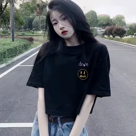 2025新款高级感黑色正肩短袖t恤女爆款小个子短款上衣女高腰显瘦商品大图