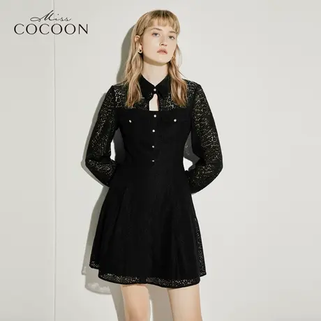 miss COCOON2023春秋新款女装时镂空刺绣翻领多口袋长袖连衣裙商品大图