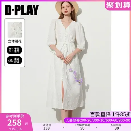 DPLAY2023年夏时尚白V领拼接蕾丝花边腰部抽绳开衩机绣连衣裙图片