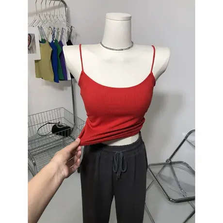 颜色惊艳！红色 细肩带吊带背心修身纯色内搭外穿春夏新款图片