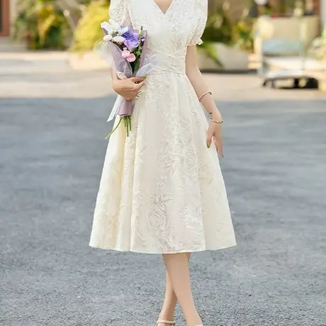 首尚格释2025夏季新品优雅气质V领收腰高级感时尚长裙刺绣连衣裙商品大图