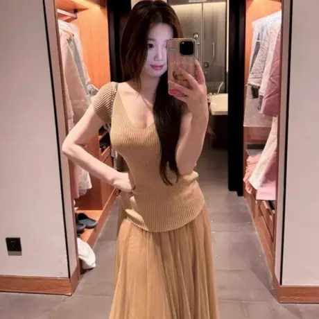 V领冰丝针织正肩短袖T恤女2025新款夏季设计感修身短款小飞袖上衣商品大图