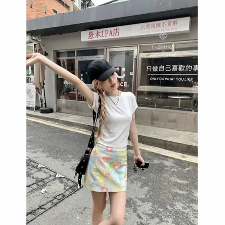 基础款小个子夏季白色正肩短袖t恤女修身显瘦辣妹设计感短款上衣商品大图