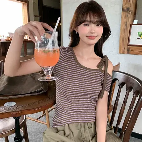 夏季设计感斜肩条纹T恤女显瘦辣妹复古外穿小众修身薄款收腰上衣图片