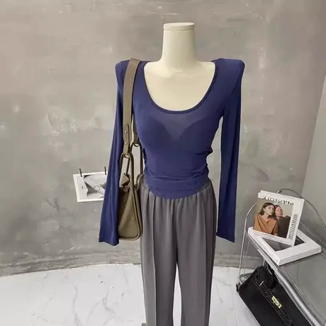 柔软薄透~纯欲垫肩上衣女修身长袖T恤性感U领圆弧打底衫秋季新款图片