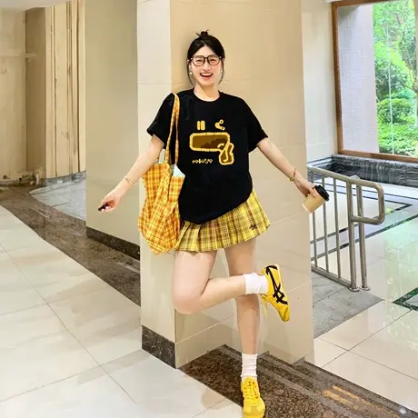 夏季洋气短袖t恤女2025年新款爆款黑色纯棉宽松半袖独特漂亮上衣图片