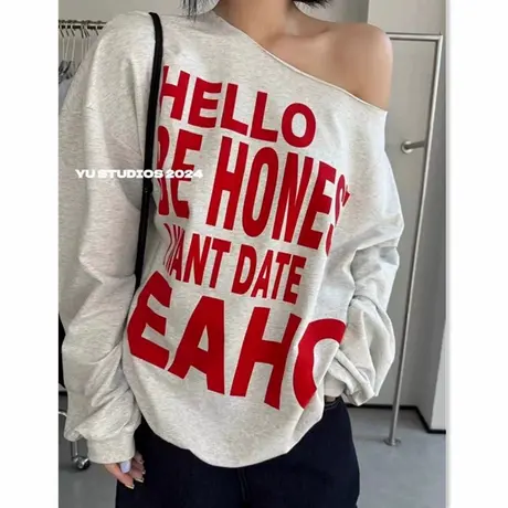 韩国东大门秋季新款美式复古印花字母斜领露肩卫衣女宽松休闲上衣商品大图